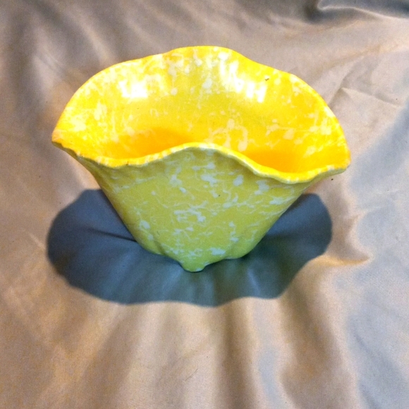 Bin # 5 Vintage Shawn n USA ceramic vase - Picture 1 of 6